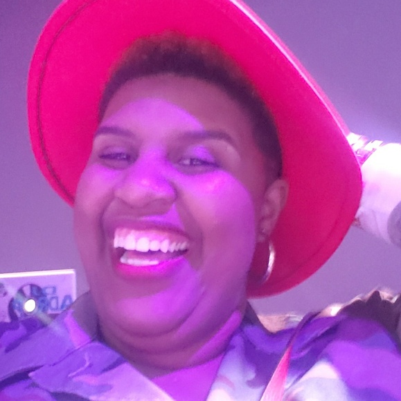 Meet your Posher, Tiara - Picture 1 of 1